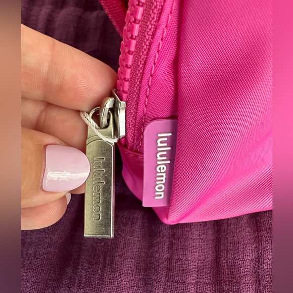 NWT Lululemon Sonic Pink Everywhere Belt Bag - Picture 4 of 10